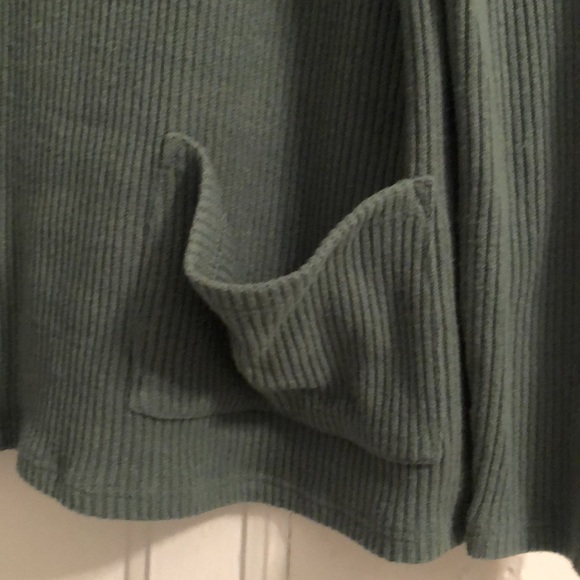 Oversized sweater with pockets - Picture 2 of 3